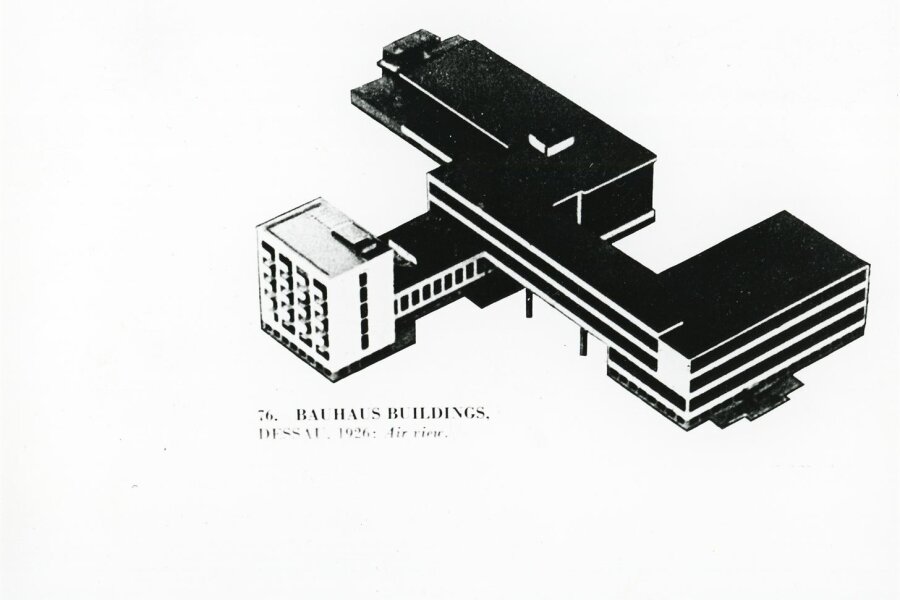 Walter Gropius, budova Bauhausu v Desavě (pohled shora), 1925-1926